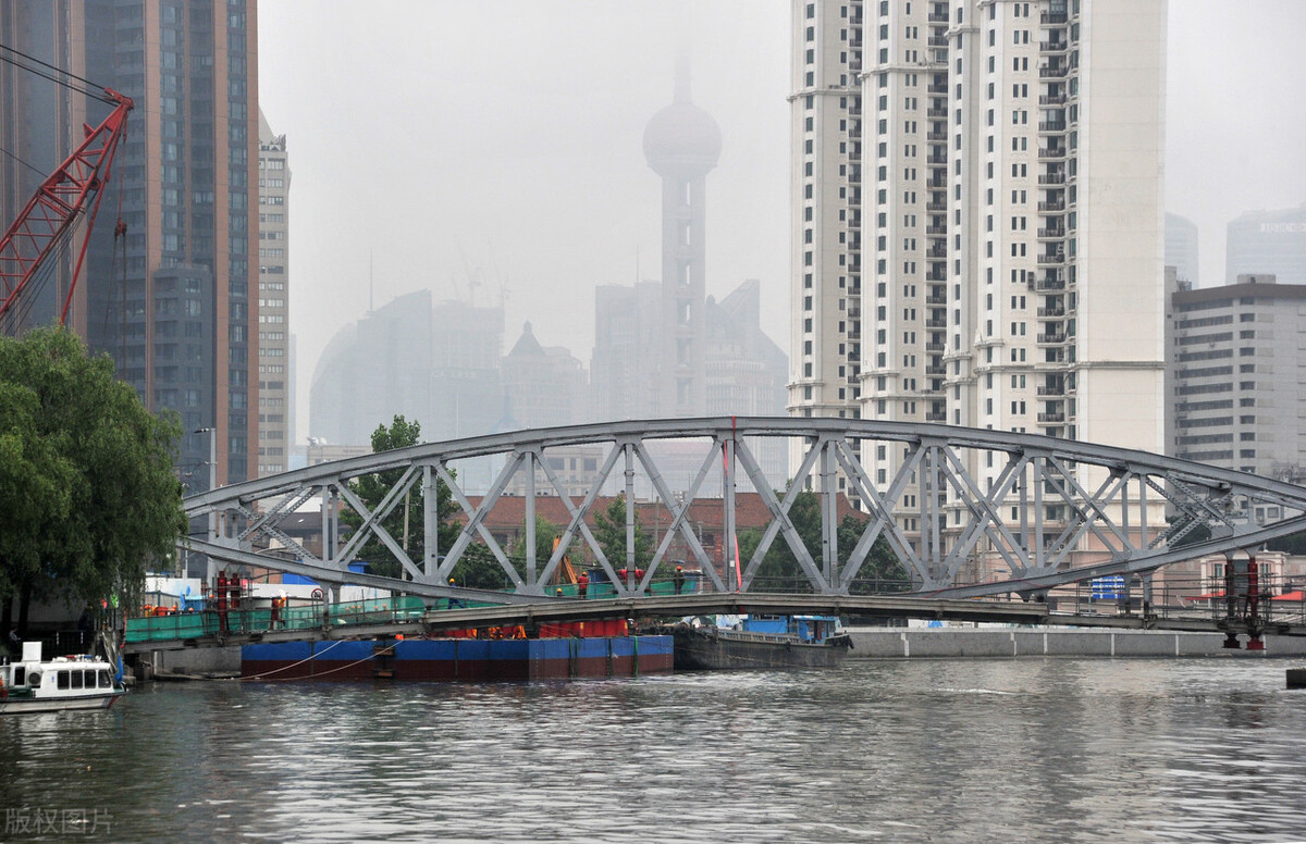 地中海航运公布跨太航线停航计划,赫伯罗特调整提箱安排计划